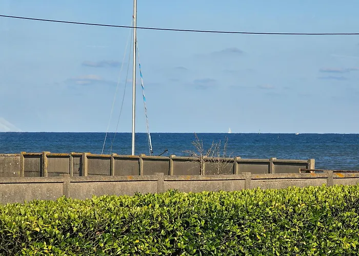 Grande Maison Normande, Vue A 75 Metres De La Plage, Equipe De Nage